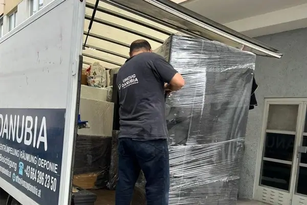 Umzugsservice Wien Umzugswagen und Team bereit für Umzug in Wien