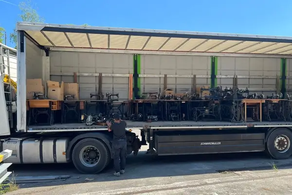 Zuverlässiger Umzug Wien Service Zuverlässiges Umzugsteam bei der Arbeit in Wien